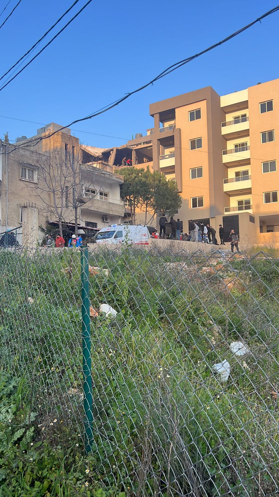 قصف إسرائيلي يستهدف مبنى في كفرمان... صواريخ ذكية دمرت طابقا بأسره!